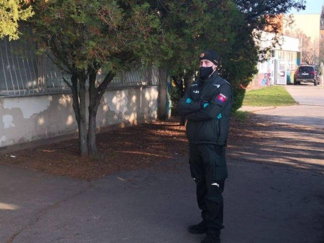 Muž sa dal dvakrát otestovať, jeden test mal pozitívny, druhý negatívny