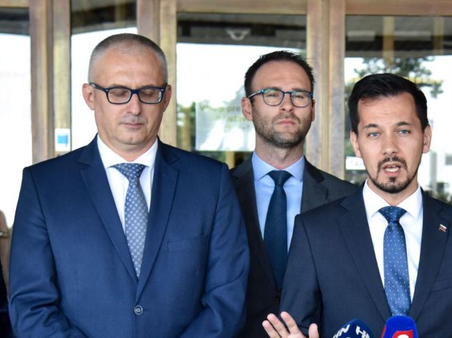 Koalícia je rozdelená na polovice. Aj Za ľudí by prijalo kratšie trvanie núdzového stavu