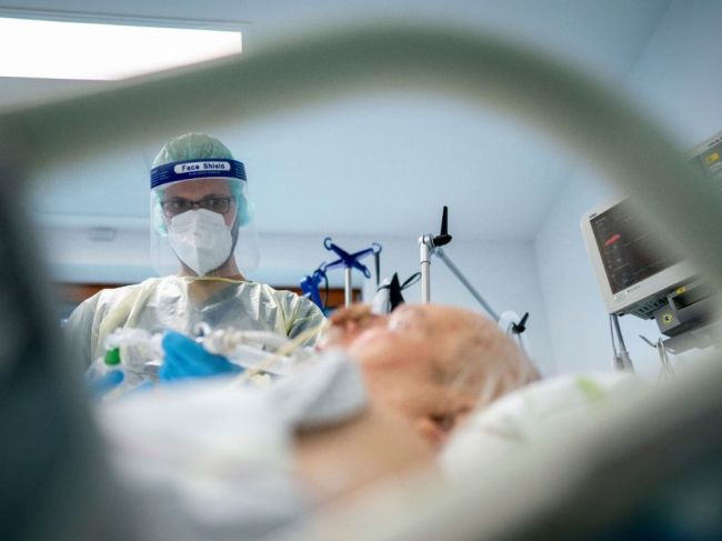 Ostravské krematórium nestíha spaľovať, počet mŕtvych stúpol takmer dvojnásobne