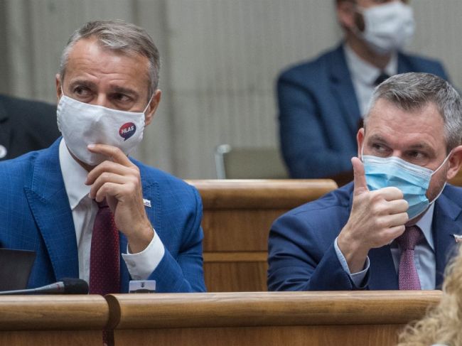 Pellegrini spustí anketu o predčasných voľbách