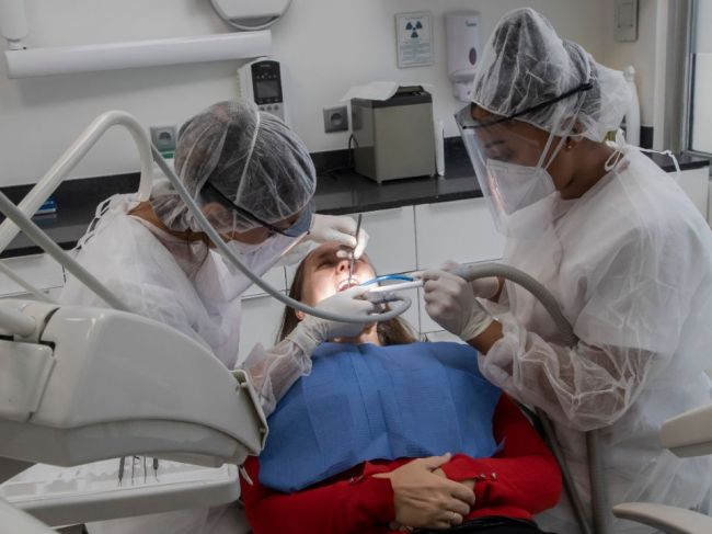 Odkladáte návštevu zubára? Vedci overili riziko infekcie koronavírusom v zubnej ambulancii