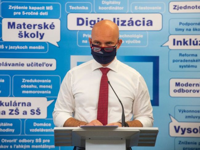Gröhling predstavil víziu moderného školstva, skladá sa z 12 opatrení