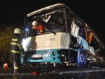 Po roku od tragickej nehody autobusu obvinili vodiča nákladného auta