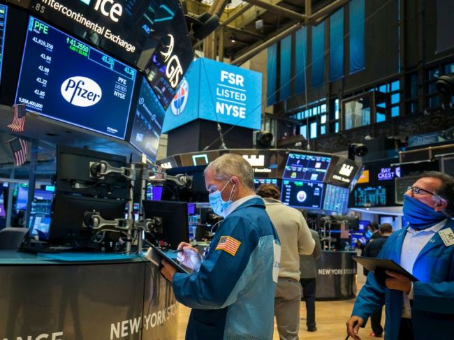 Členovia ECB tlmia nadšenie z vakcíny, na eurozónu budú vplývať nové obmedzenia