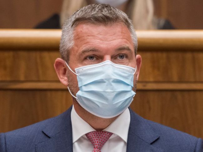Ak nie je rizikom kostol, potom netreba zakazovať zhromaždenia, myslí si Pellegrini