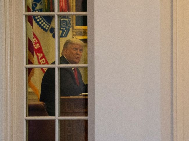 Prokurátori v USA odmietajú prešetriť údajné volebné podvody