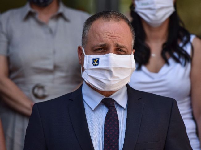 Droba kritizuje, že sa majú otvárať aj kostoly, nepovažuje to za takú prioritu