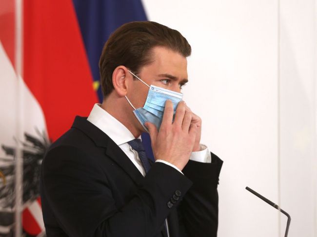 Kurz: Rakúsko plánuje hromadné testovanie na koronavírus, aké prebehlo aj v SR