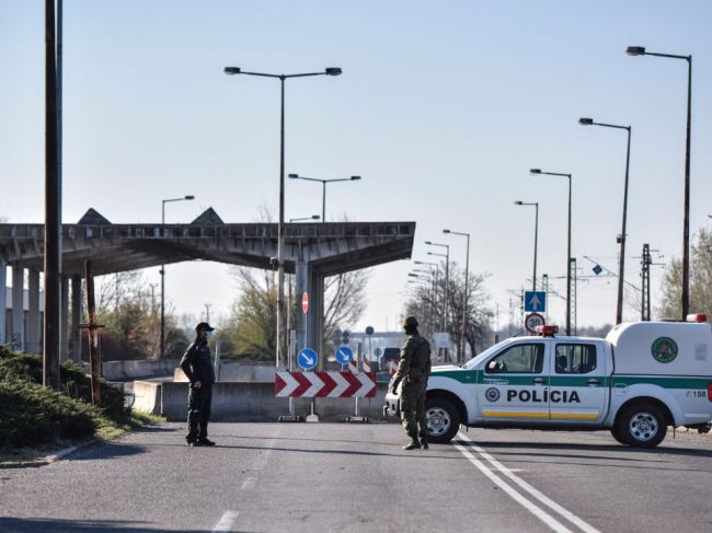 Ministerstvo zahraničných vecí neodporúča cestovať do zahraničia