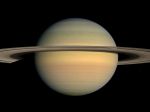 Jupiter a Saturn sa budú na nočnej oblohe "naháňať“