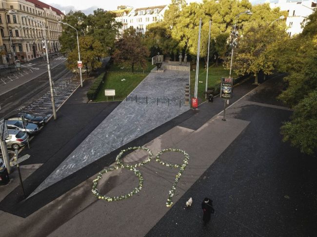 Iniciatíva Za Slušné Slovensko umiestnila na námestia miest tisícky kvetov