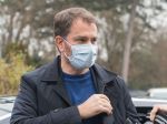 Premiérovým statusom s fotografiou hákového kríža sa má zaoberať polícia