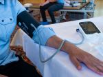 Pri vysokom krvnom tlaku je dôležité kontrolovať si aj cholesterol