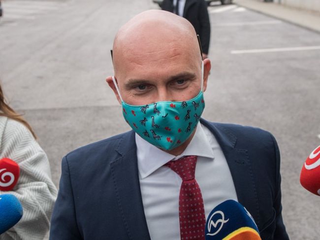 Gröhling: Nie je logisticky možné, aby sme v pondelok otvorili školy