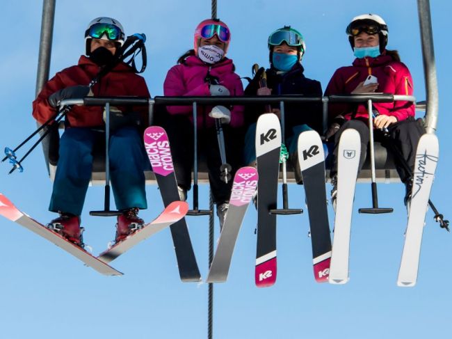 Švajčiarsko neuvažuje o zatvorení lyžiarskych stredísk počas tejto zimy