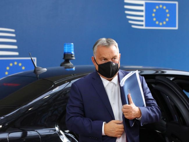 Diplomat EÚ varuje pred čoraz väčšou izoláciou Maďarska a Poľska