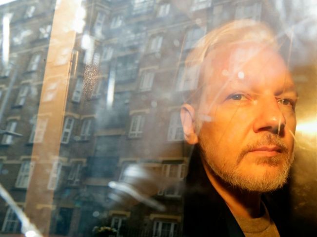 Assangeova partnerka apeluje na Trumpa, aby mu udelil milosť