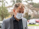 Pred domom premiéra sa zišli stovky ľudí, polícia nezasiahla