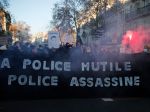Protesty proti policajnému násiliu vyústili v Paríži do výtržností