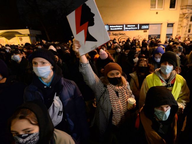 Poliaci opäť protestovali proti obmedzovaniu interrupcií a policajnému násiliu