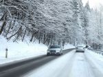 Cestári vystríhajú pred poľadovicou, takáto je zjazdnosť horských priechodov