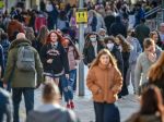 Počet nakazených v Anglicku s prispením lockdownu klesol o 30 percent