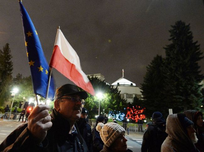 Poliaci a Maďari poľavujú, pripustili uznanie rozpočtu EÚ