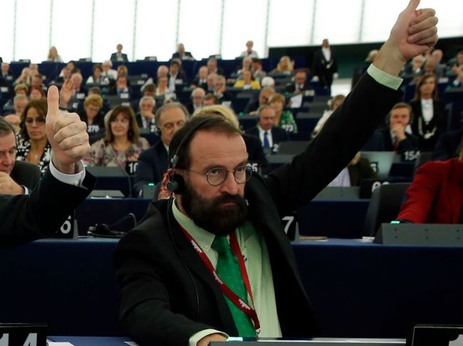 Maďarského europoslanca zadržali po ilegálnej orgii v Bruseli