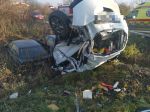 Osobný vlak sa zrazil s autom, na miesto smeruje evakuačný autobus