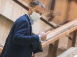 Premiér: Niektoré školy sa otvoria, testovanie preberám do vlastných rúk
