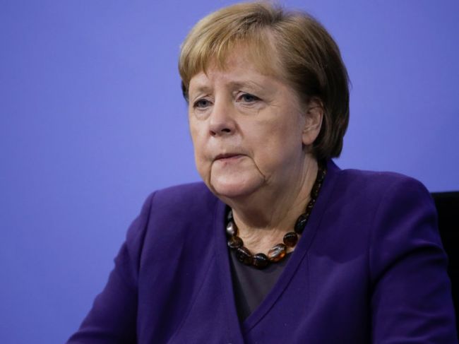 Merkelová žiali nad stratou "veľkého Európana" 