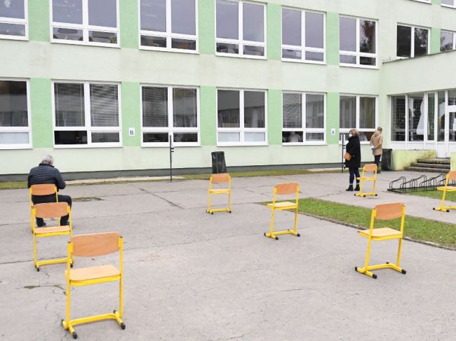 Od pondelka môžu ísť žiaci do škôl za splnenia podmienky testovania