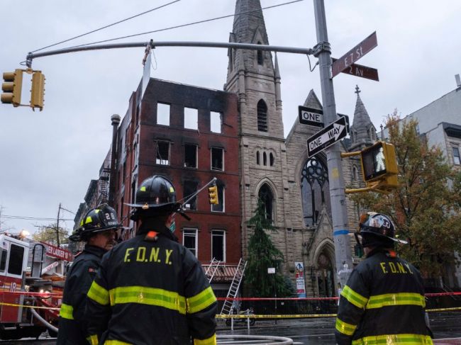 Požiar zničil kostol v newyorskom Manhattane