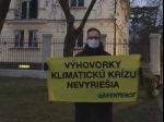 Video: Greenpeace začal 65-hodinový protest pred Úradom vlády SR