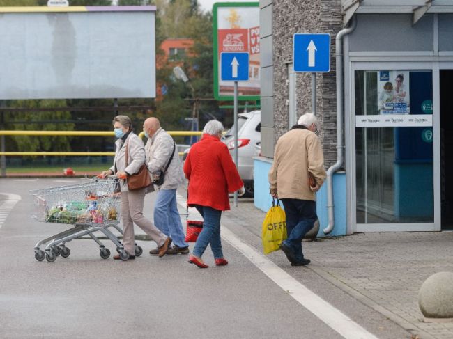 SAMO: Seniorské hodiny môžu komplikovať predsviatočné nákupy, treba ich upraviť