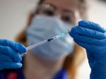 NHS varuje silných alergikov pred podaním vakcíny proti koronavírusu