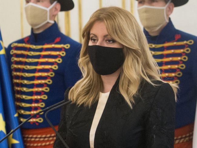 Parlament prelomil veto prezidentky pri novele upravujúcej odoberanie titulov
