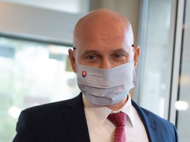 Školákom v roku 2021 ubudnú prázdniny