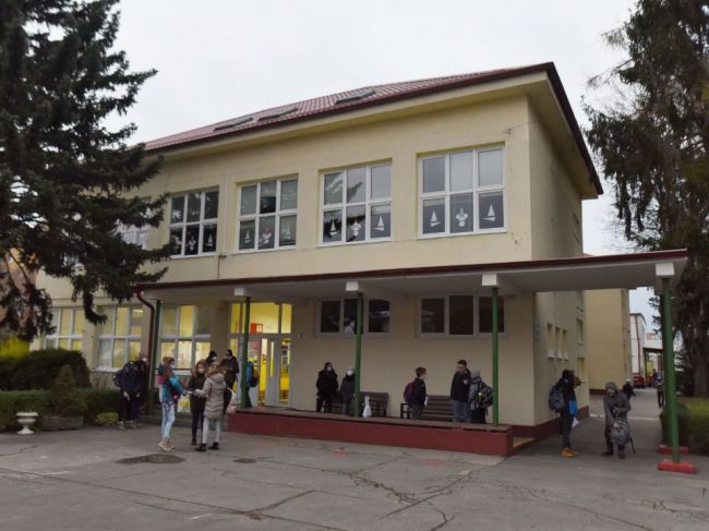 Podmienky na otvorenie škôl sú diskriminačné, odborári sa obracajú na ombudsmanku