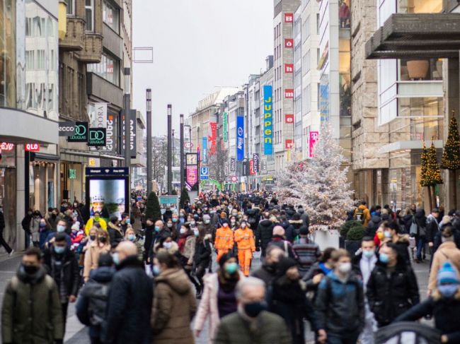 Ústavný súd zakázal protipandemické protesty v Dráždánoch aj Frankfurte
