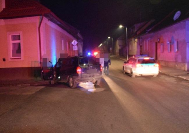 14-ročný chlapec nabúral do domu, nafúkal 1,5 promile