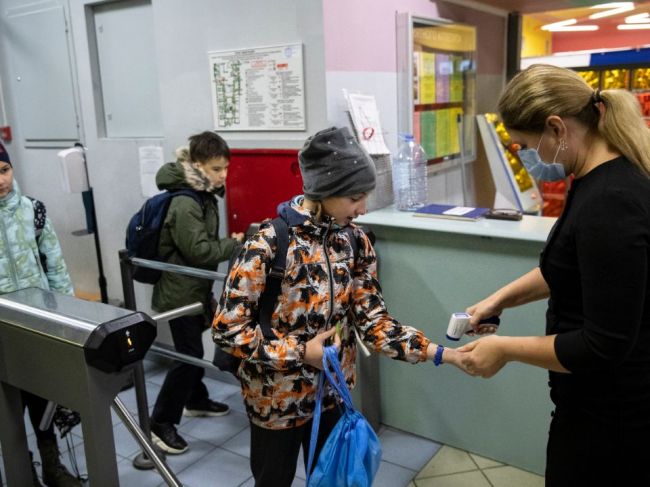 Ministerstvo školstva odporúča, aby pedagogickí zamestnanci počas Vianoc čerpali dovolenku