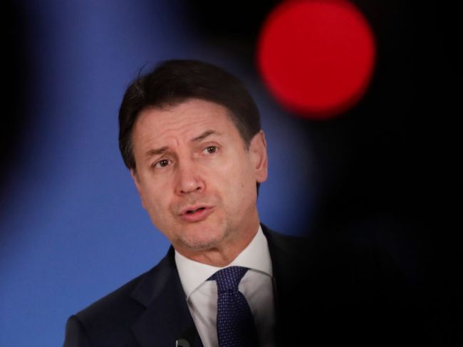 Potrebujeme nové opatrenia, musíme zvrátiť tretiu vlnu, tvrdí taliansky premiér