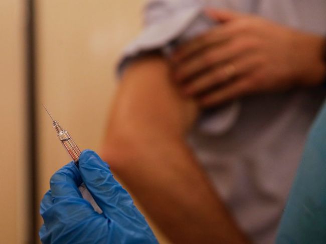 Vláda schválila národnú stratégiu očkovania proti ochoreniu COVID-19