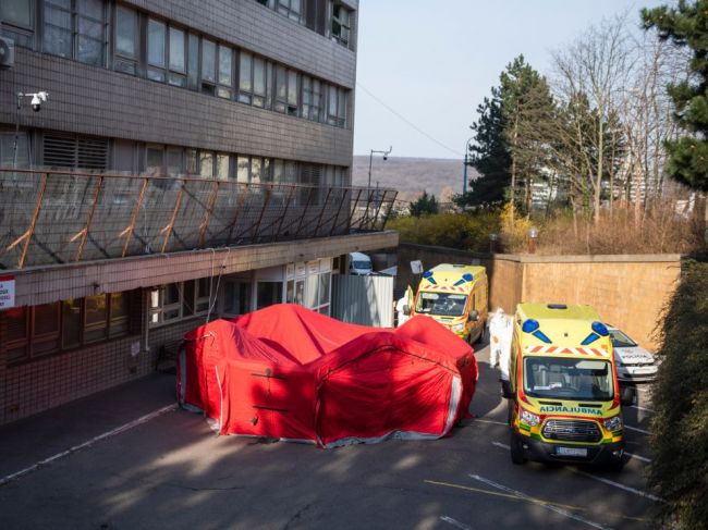 Bratislavská nemocnica má v karanténe 255 zdravotníckych pracovníkov