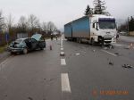 Pri zrážke kamiónu s osobným autom sa zranili štyria ľudia