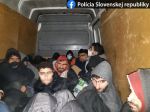 Polícia odhalila 16 nelegálnych migrantov, vodiča auta obvinila z prevádzačstva