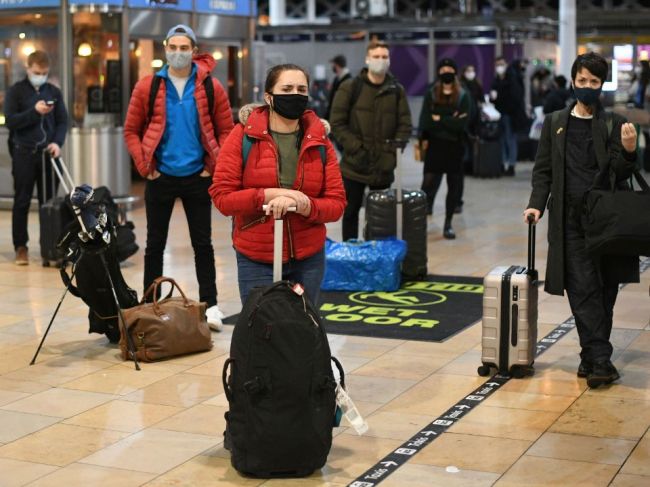 Česko zavádza karanténu pre osoby prichádzajúce z Británie