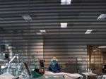 74-ročný muž zomrel po opätovnej nákaze rôznymi kmeňmi koronavírusu