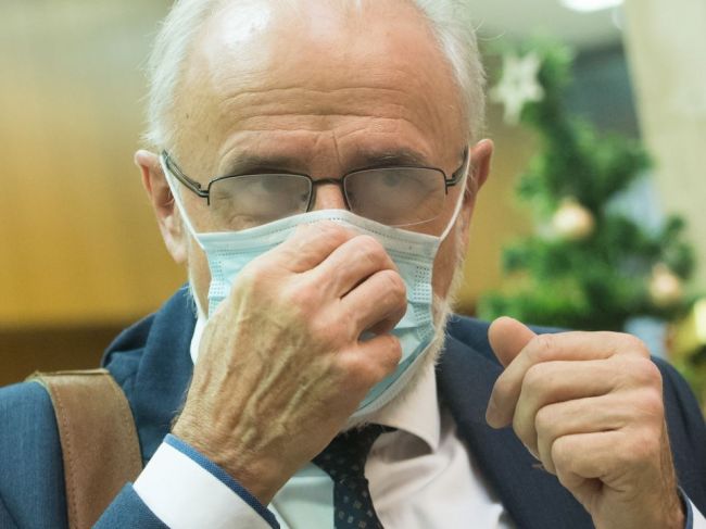Minister pôdohospodárstva Ján Mičovský skončil v nemocnici